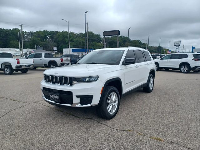 2022 Jeep Grand Cherokee L Laredo 4WD photo