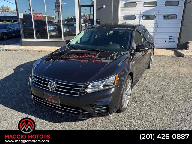 2018 Volkswagen Passat R-Line FWD photo