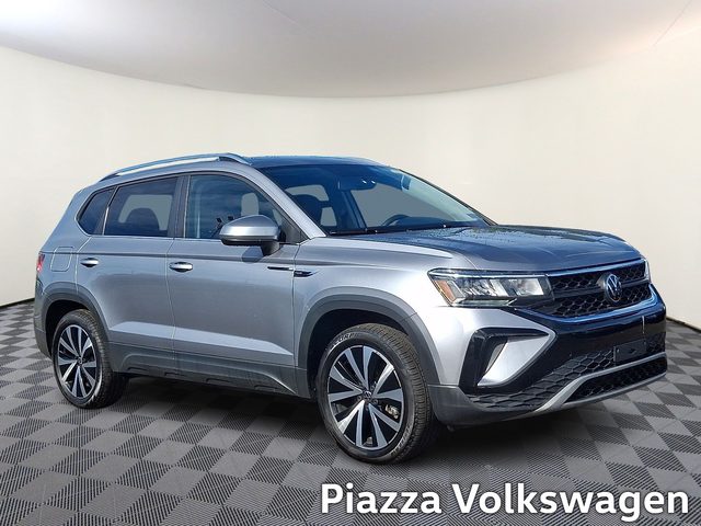 2022 Volkswagen Taos SE AWD photo