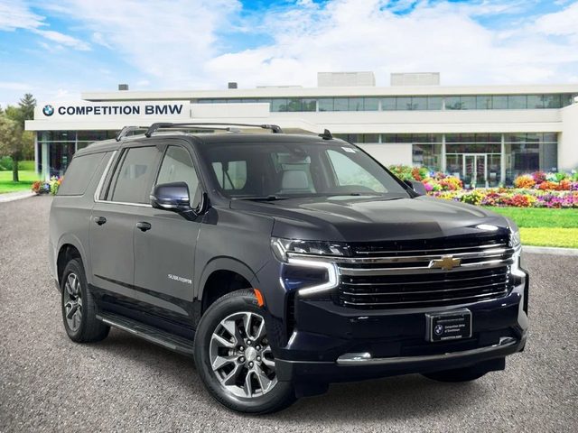 2022 Chevrolet Suburban LT 4WD photo