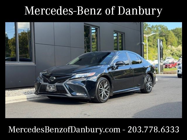 2022 Toyota Camry SE AWD photo
