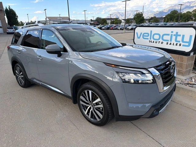 2022 Nissan Pathfinder Platinum 4WD photo