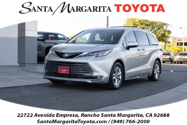 2022 Toyota Sienna Limited FWD photo