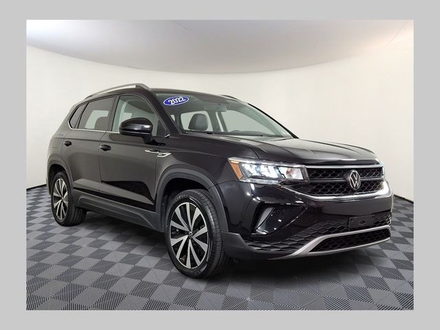 2022 Volkswagen Taos SE AWD photo