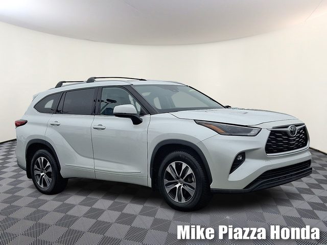 2022 Toyota Highlander XLE AWD photo