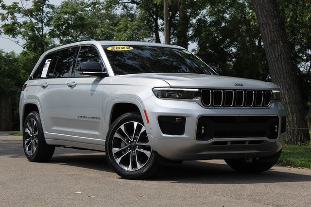 2022 Jeep Grand Cherokee Overland 4WD photo