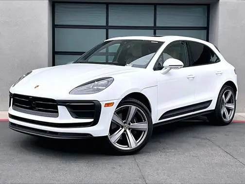 2023 Porsche Macan  AWD photo