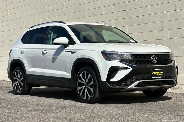 2022 Volkswagen Taos SE FWD photo