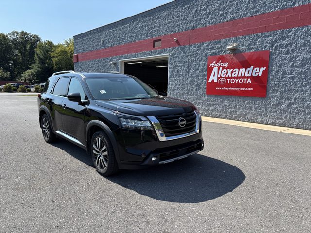 2022 Nissan Pathfinder Platinum 4WD photo
