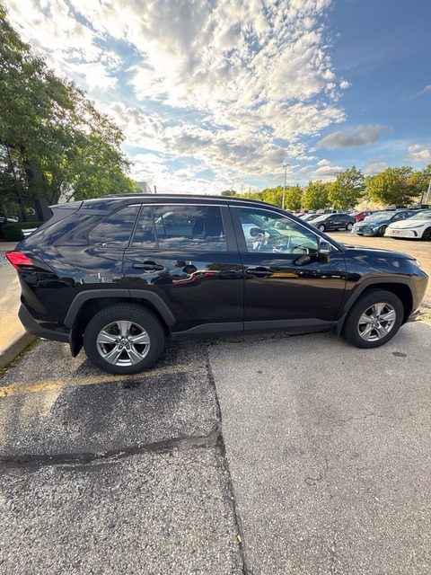 2022 Toyota RAV4 XLE AWD photo