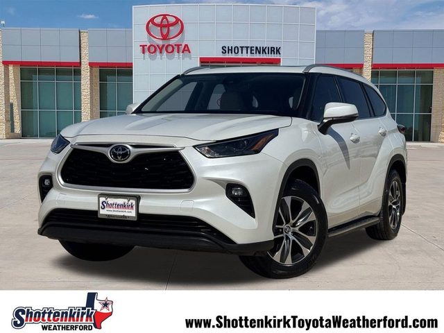 2022 Toyota Highlander XLE FWD photo