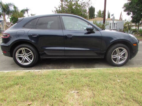 2017 Porsche Macan AWD photo