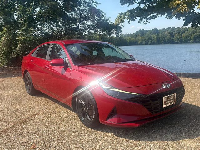 2023 Hyundai Elantra SEL FWD photo