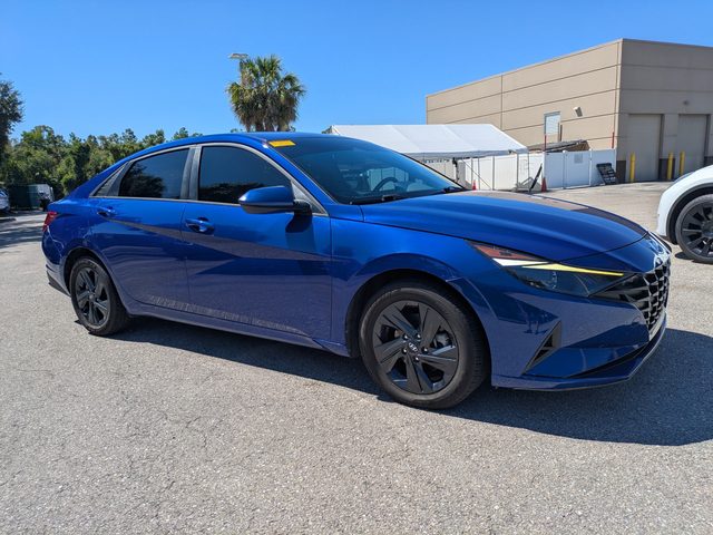 2023 Hyundai Elantra SEL FWD photo