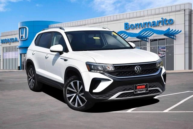 2022 Volkswagen Taos SE AWD photo