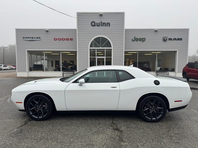 2022 Dodge Challenger SXT RWD photo