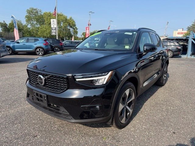 2023 Volvo XC40 Plus Dark Theme AWD photo
