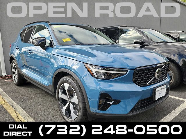 2023 Volvo XC40 Plus Dark Theme AWD photo