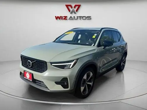 2023 Volvo XC40 Plus Dark Theme AWD photo