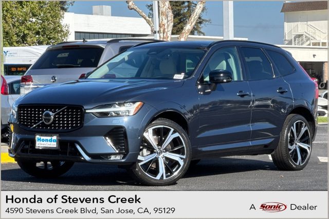 2023 Volvo XC60 Ultimate Dark Theme FWD photo