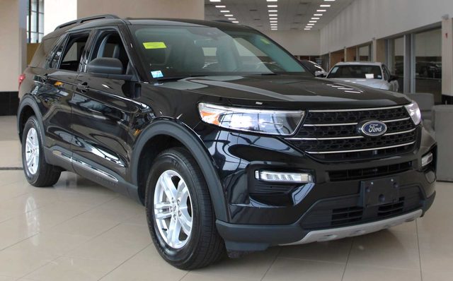 2022 Ford Explorer XLT 4WD photo