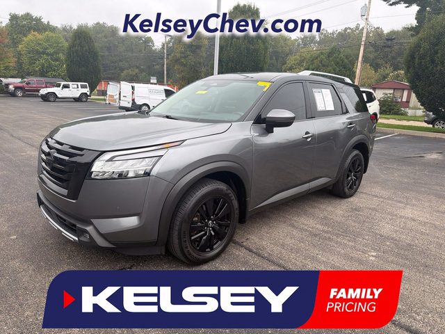 2022 Nissan Pathfinder SL 4WD photo