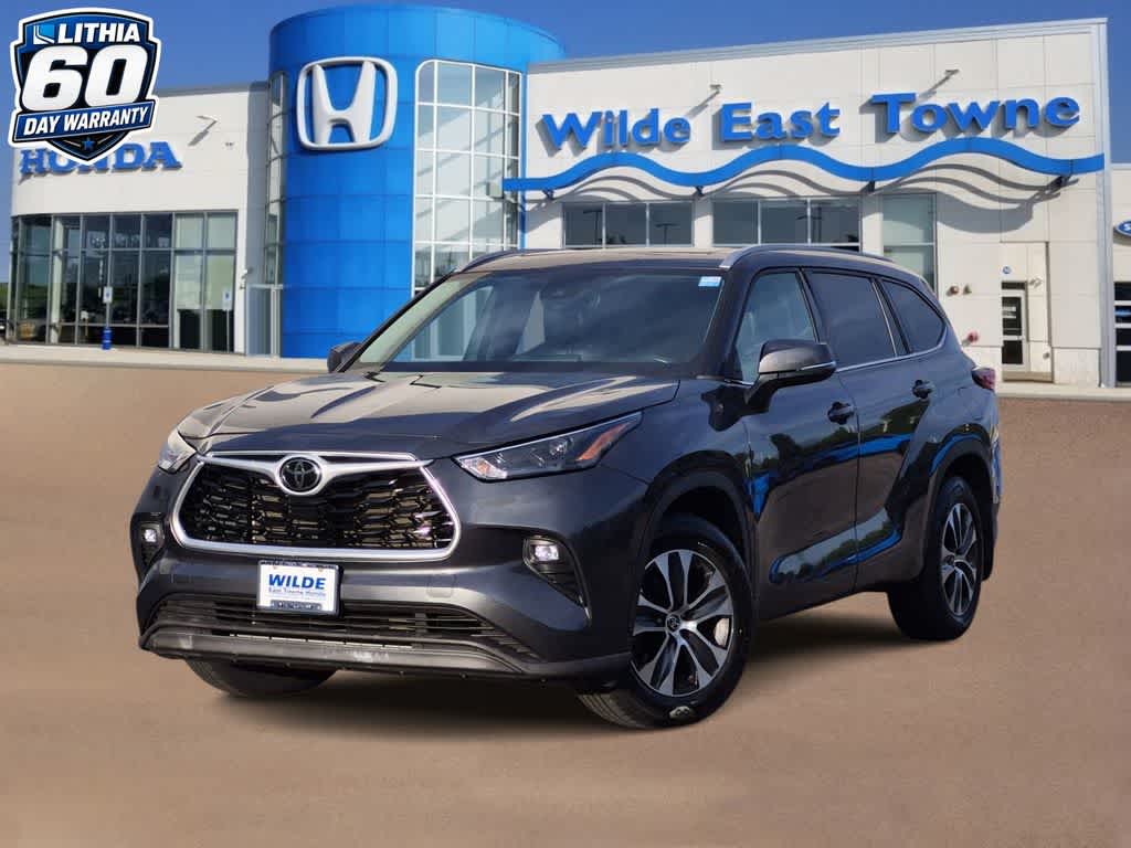 2022 Toyota Highlander XLE AWD photo