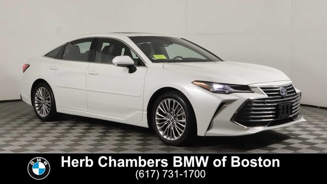 2022 Toyota Avalon Hybrid Limited FWD photo