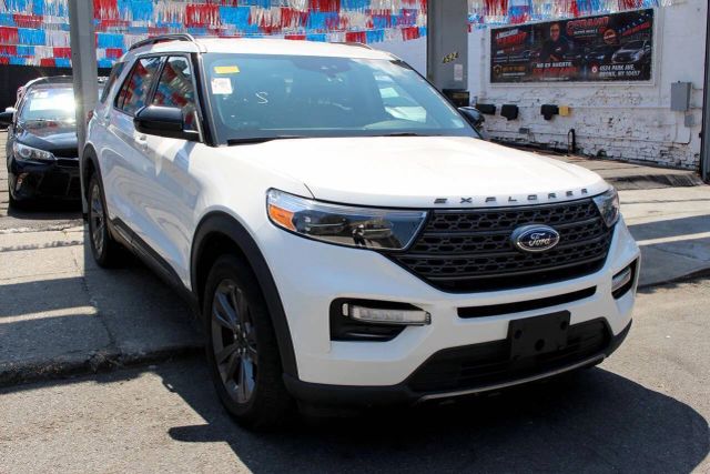 2022 Ford Explorer XLT 4WD photo
