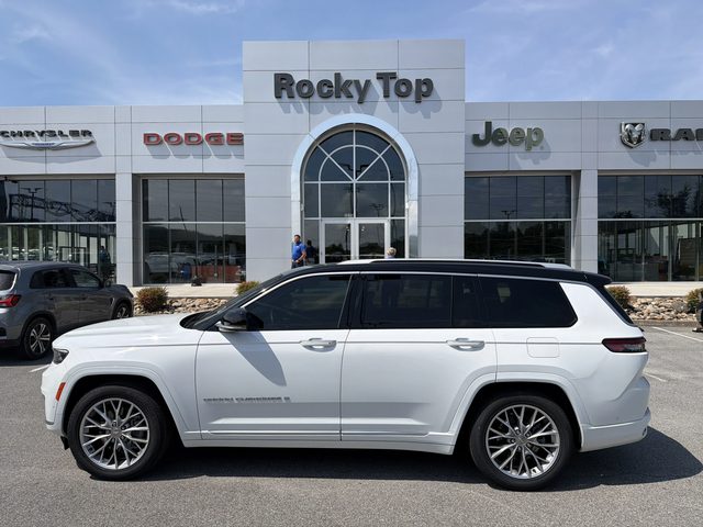 2022 Jeep Grand Cherokee L Summit 4WD photo