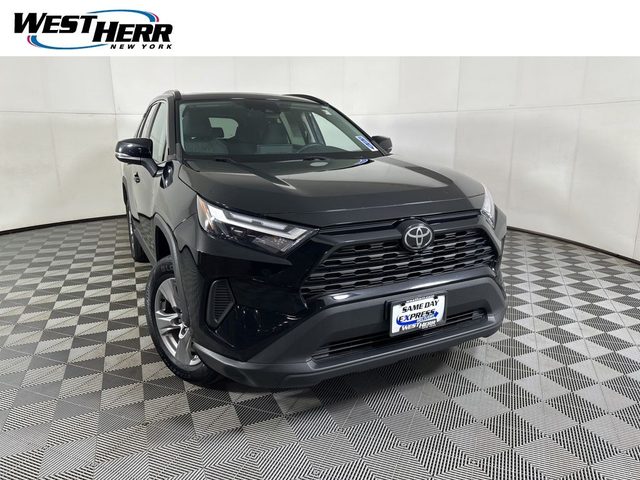 2022 Toyota RAV4 XLE AWD photo