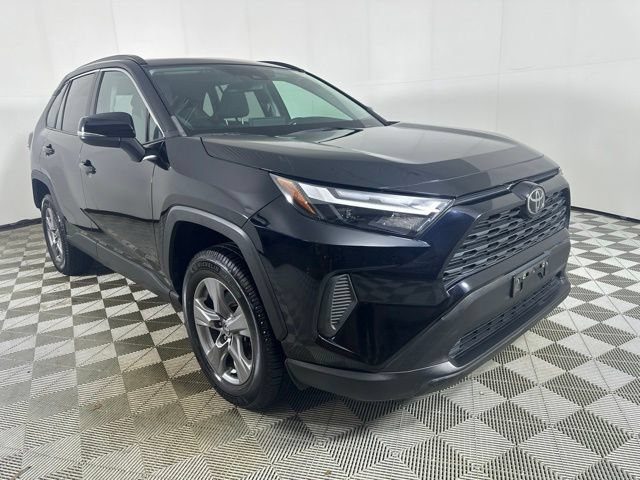 2022 Toyota RAV4 XLE AWD photo