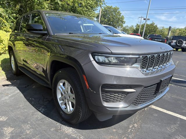 2022 Jeep Grand Cherokee Laredo 4WD photo