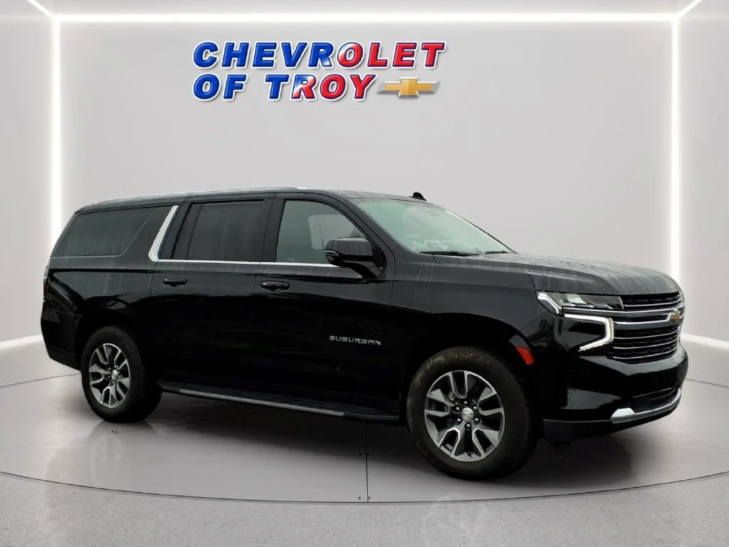 2023 Chevrolet Suburban LT 4WD photo