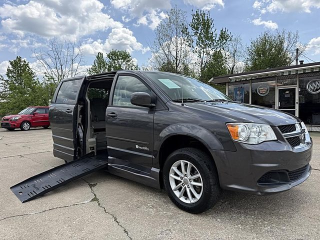2016 Dodge Grand Caravan SXT FWD photo