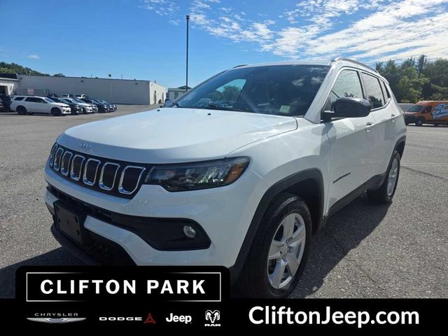 2022 Jeep Compass Latitude 4WD photo