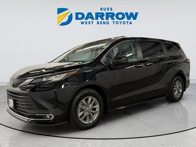 2022 Toyota Sienna XLE FWD photo