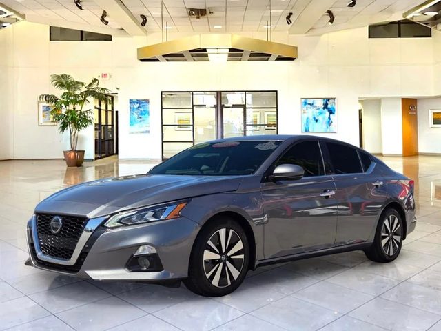 2022 Nissan Altima 2.5 SL FWD photo