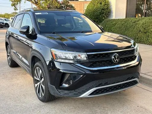 2022 Volkswagen Taos SE FWD photo