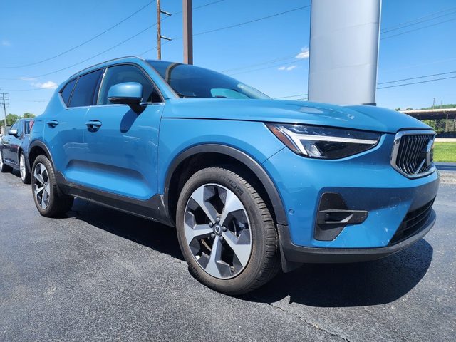 2023 Volvo XC40 Plus Bright Theme AWD photo