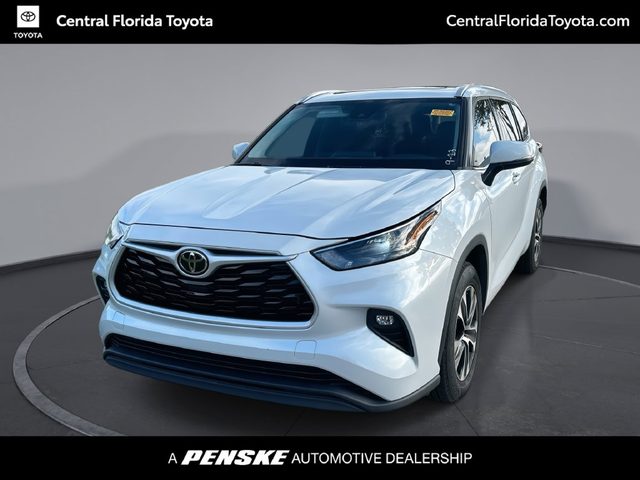 2022 Toyota Highlander XLE FWD photo