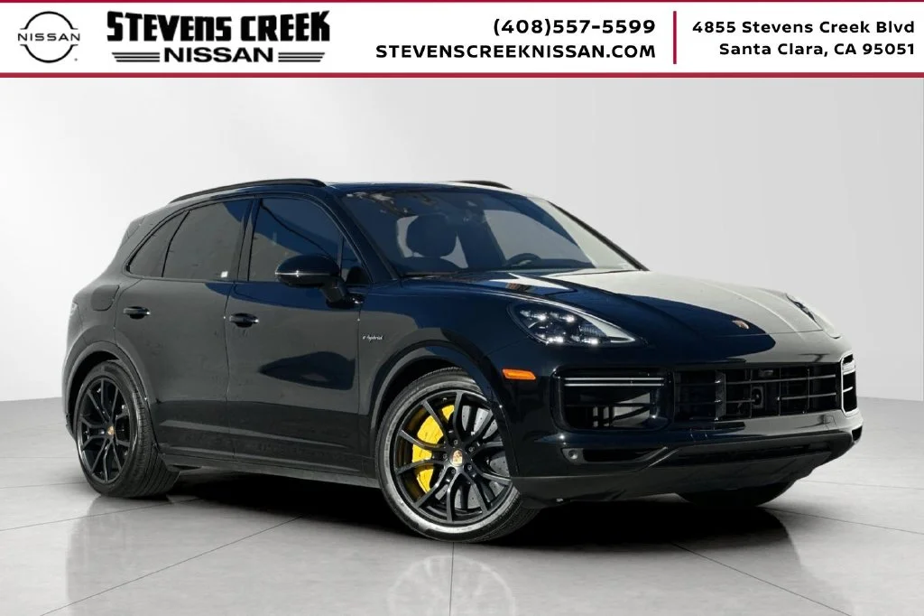 2023 Porsche Cayenne Turbo S E-Hybrid AWD photo