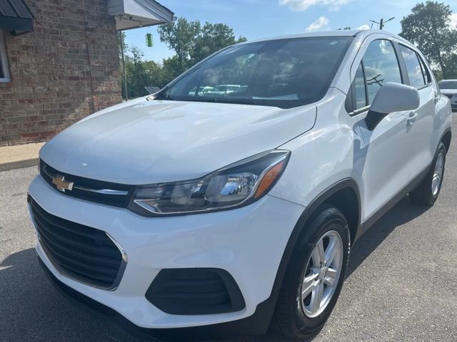 2022 Chevrolet Trax LS AWD photo