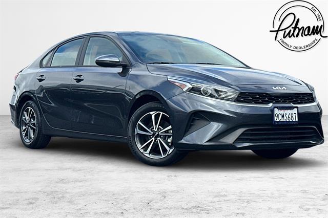2023 Kia Forte LXS FWD photo