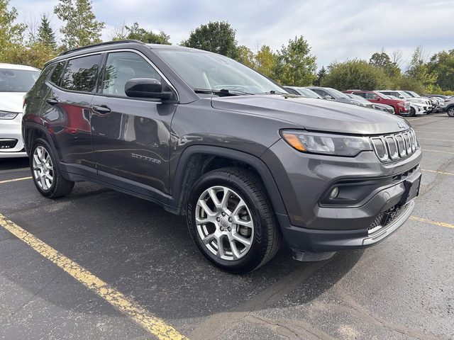 2022 Jeep Compass Latitude Lux 4WD photo