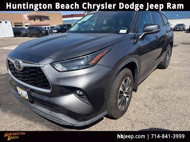 2022 Toyota Highlander XLE FWD photo