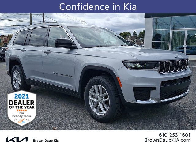 2023 Jeep Grand Cherokee L Laredo 4WD photo