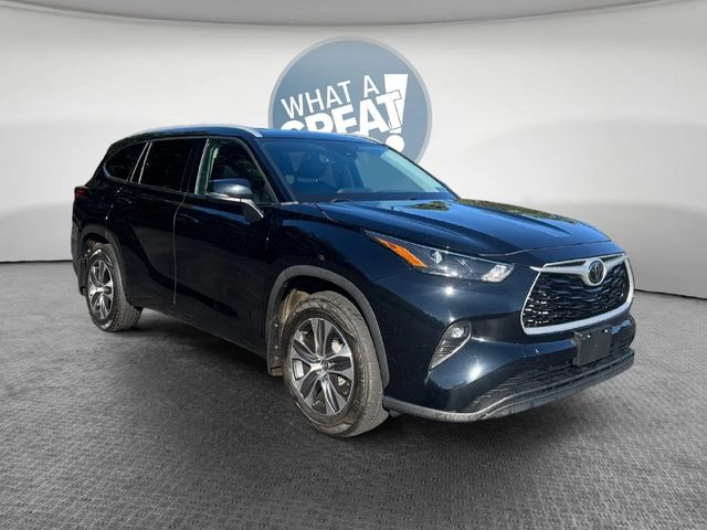 2022 Toyota Highlander XLE AWD photo