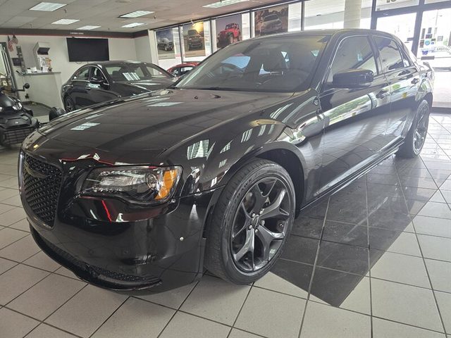 2022 Chrysler 300 Touring L RWD photo