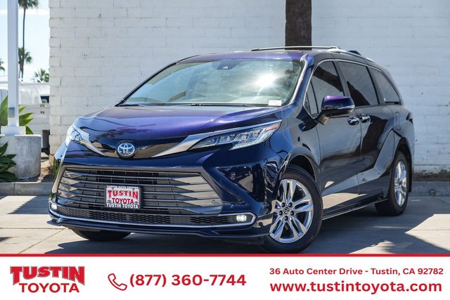 2022 Toyota Sienna Limited FWD photo